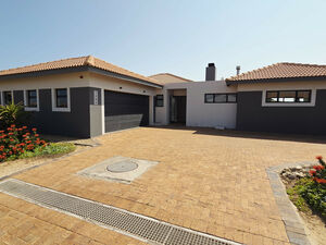 4 Bedroom Home In Langebaan Country Estate, West Coast