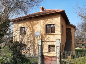 Renovated rural house with nice location in a quiet village