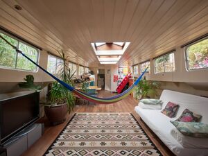 1 living room, 1 bathroom, 1 bedroom, 1toilet, 75m2 , 800 ft