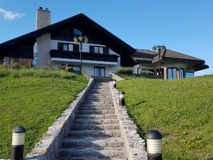 House with Indor swiming pool and Helidrom