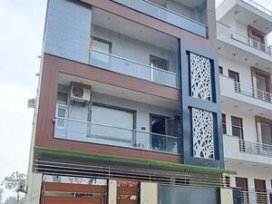 Independent Corner House in Sector Omicron 3