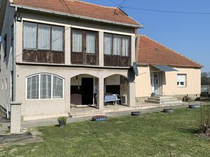 I am selling a household in Veliki Crljeni