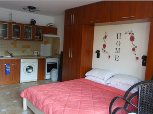 Right on the beach lovely studio 