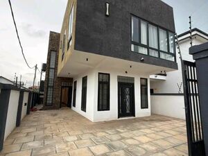 EXECUTIVE 3BEDROOM DETACHED FOR SALE@ EAST LEGON HILL