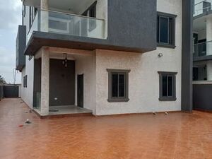 EXECUTIVE5-BEDROOM TOWNHOME FOR SALE@ ACHIMOTA MILE7