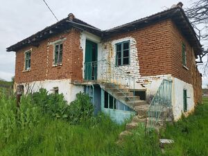 House with a large yard of 2745 sq.m for sale in the village
