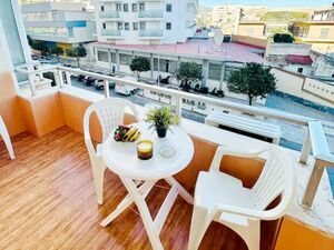 APARTAMENTO LUMINOSO CON TERRAZA Y PISCINA