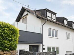 Well-maintained semi-detached house built in 1984