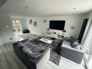 3 BED END OF TERRACE HOUSE