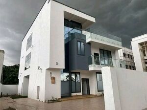 MODERN5-BEDROOM TOWNHOME FOR SALE@ ROMAN RIDGE
