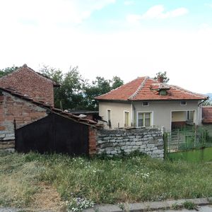 Spacious house with garage and big yard in a nice village