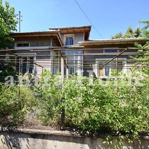 Part renovated house in village near Veliko Tarnovo