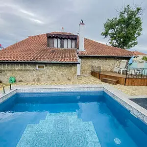 Renovated two-storied house with 3 bedrooms and POOL, 12 km 