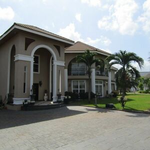 6BEDROOM TOWNHOUSE@ TRASSACCO ESTATE