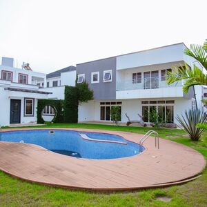 5BEDROOM MANSION@ AIRPORT HILL