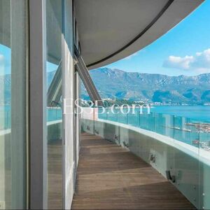 Sea view penthouse in luxury complex in the center of Budva