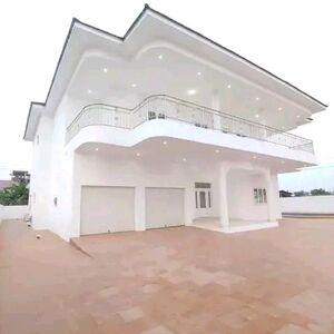 Ultra Modern 6 Bedroom House@ East Airport/+233243321202