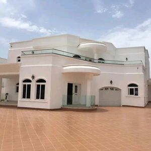 Luxurous 5 Bedroom House@ East lehon