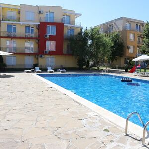 One bedroom apartment with a nice view of the garden!