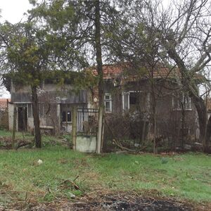 Derelict house with annex, garage and land in quiet village
