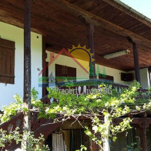 Traditional 2-storey house, 1588m2 land, outbuildings, next 