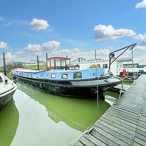 Residential Cruising Barge - Verandering  £80,000