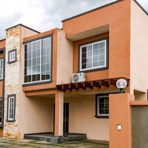Exexutive 4bedroom house @ East Airport/+233243321202