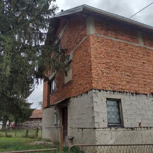 SOLD - Decent land size, close to shop and public transport