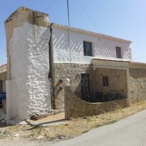 SRNS019 Lovely property ready to move into. Video available