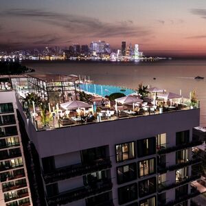 Luxury 5* Turnkey 2 Bed Apartment with beach access and sea 