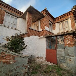 Мassive two storeyed house with 6 rooms near Elhovo