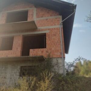 House next to forest to be finished