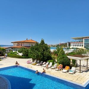 2-bedroom apartment in Robinson Beach Elenite complex