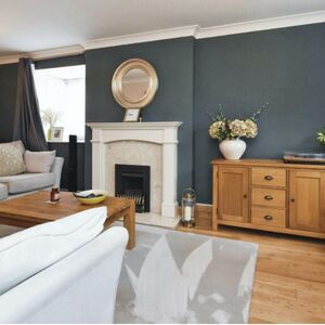 3 bedroom detached house with garage 