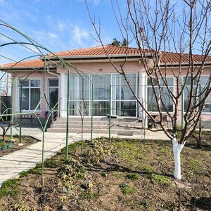 Nice 3-bed, 2 bath house 5 min drive to Balchik and the Sеа