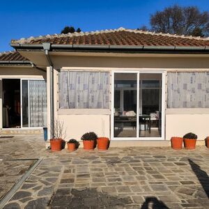 3 bed, 2 bath house with pool close to the beach and Balchik