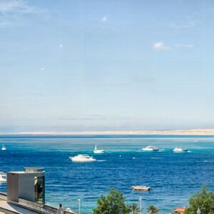 Luxury 70m2 apartment with two rooms and a pool view