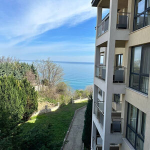 Elegant three-bedroom apartment for sle