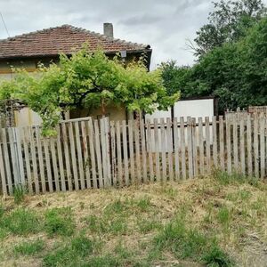 House village of Geshanovo, Dobrich region with 1300 sqm