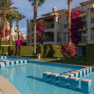  Luxurious 2-Bedroom Penthouse with Private Roof in Veranda 