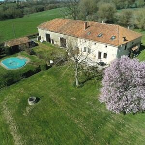 5 Bedroom Country Farmhouse on 2 Acres With Swimming Pool