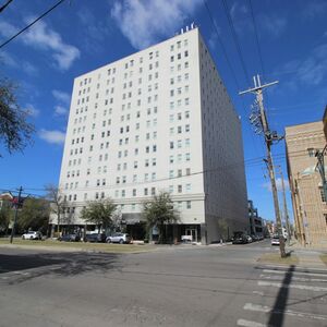 Fully Furnished Modern Studio – Prime Location! 