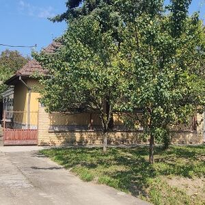 HIT OFFER! A well-kept and furnished house a stone's throw f