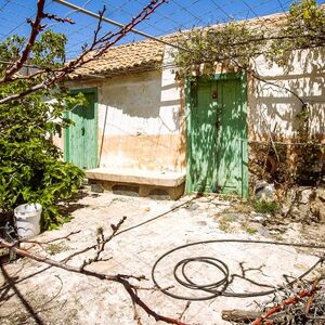 Gran Canaria finca property cave house and old stone house