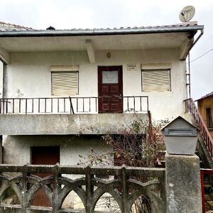 Bank Property, 2 Bedroom House in Góis