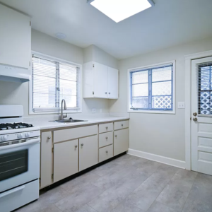 BRAND NEW, FULLY-REMODELED upper 1-bed/1-bath unit