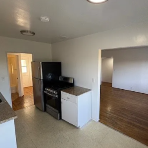 Spacious beautifully upgraded 1 bedroom