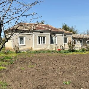 House with a big plot in Dabrava near Balchik and the sea