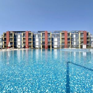 Spacious 1-Bedroom Apartment with Pool View | Elite 4