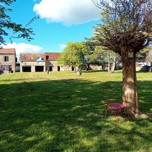 ​A LARGE VICTORIAN MANOR HOUSE WITH SERVANT HOUSE AND BARNS